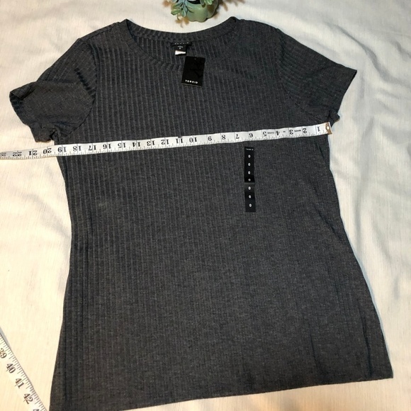 NWT Torrid Gray Ribbed Knit Short Sleeve Top Sz 0 - Picture 3 of 4
